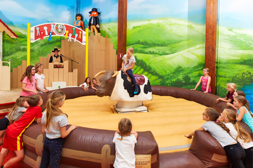 PonyparkCity Playmobil Village Spelen Speeltuin Indoor Kinderen Ouders Gezin Glijbaan Klimmen Speelgoed Rodeo Stier Rodeo rijden Bronco de Stier