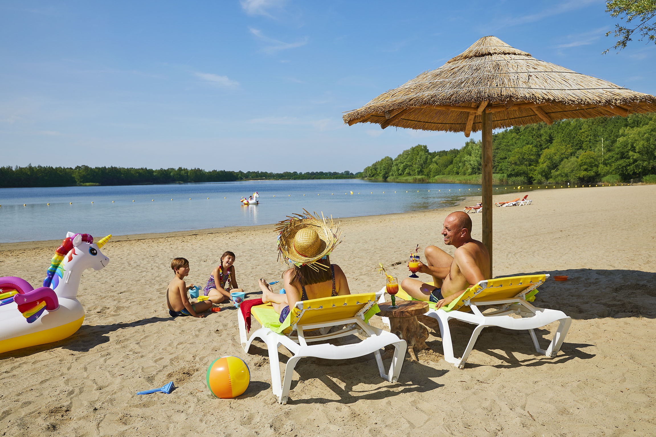 PonyparkCity Sunset Beach Zon The Bounty Strand Zee Natuurstrand Strandbedden Zonnen Gezin Kinderen Zwemmen