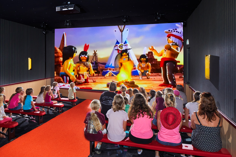 PonyparkCity Playmobil Village Spelen Speeltuin Indoor Kinderen Ouders Gezin Glijbaan Klimmen Speelgoed Playmobil Film Bioscoop