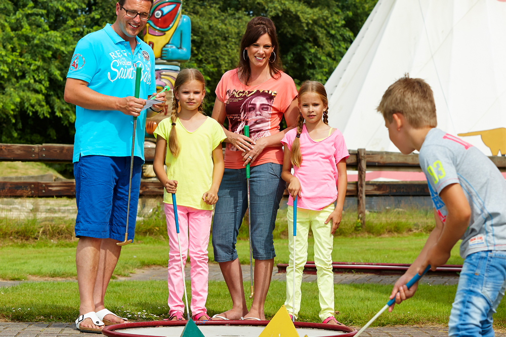 PonyparkCity Minigolf Midgetgolf Mini golf Midget golf Gezin Kinderen Ouders Papa Mama