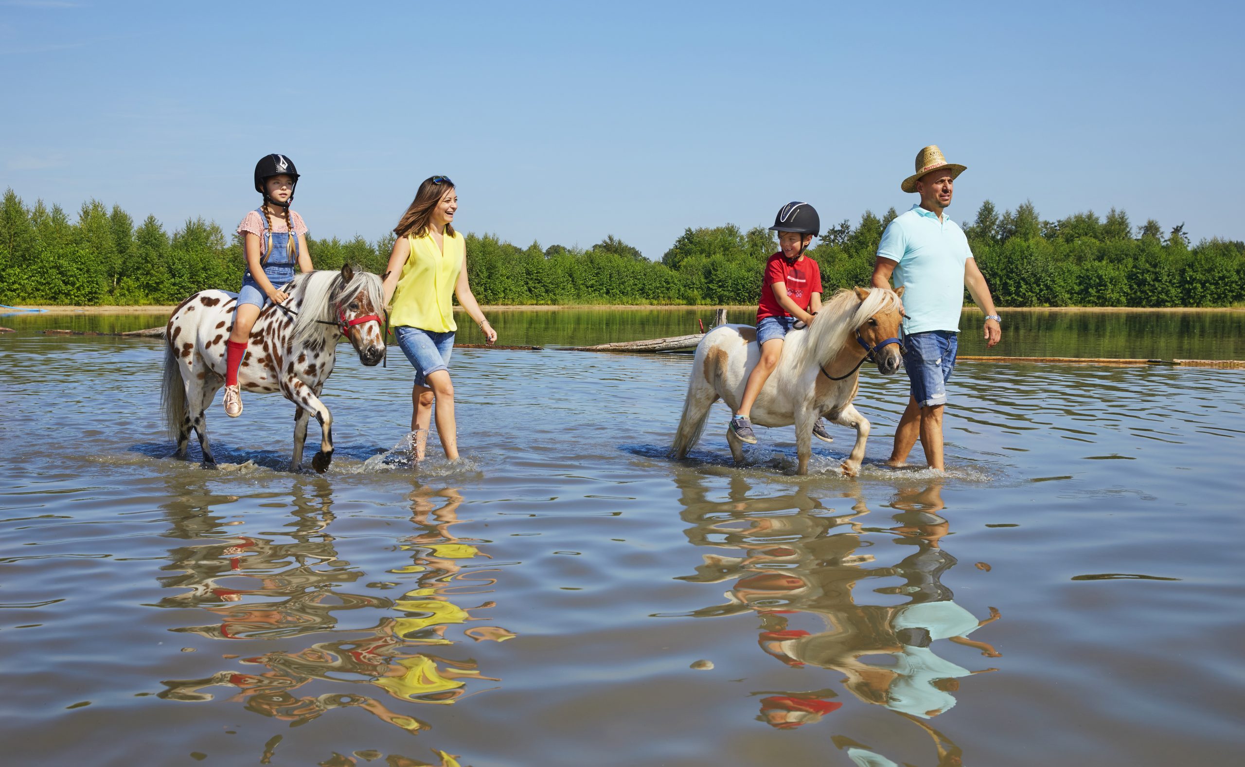 Sunset Beach strandrit PonyparkCity ponyrit strandrit gezin ouders kinderen